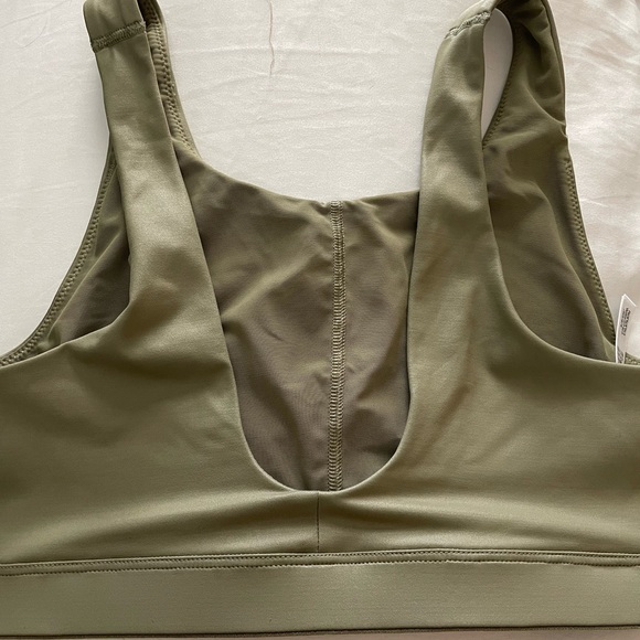 Victorias Secret Sports Bra - Picture 2 of 3